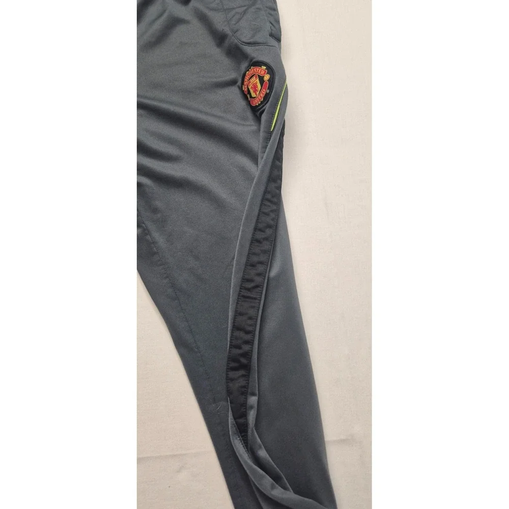 Manchester United‎ Men's Training Soccer Gray Athletic Pants black strips sz. M
